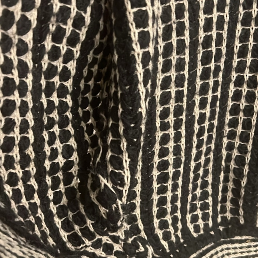 Zara knit - Black and White Sweater - cape size M - Picture 7 of 7